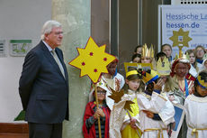 Naumburger Sternsinger zu Besuch beim Hessischen Ministerpräsidenten Volker Bouffier (Foto: Karl-Franz Thiede)